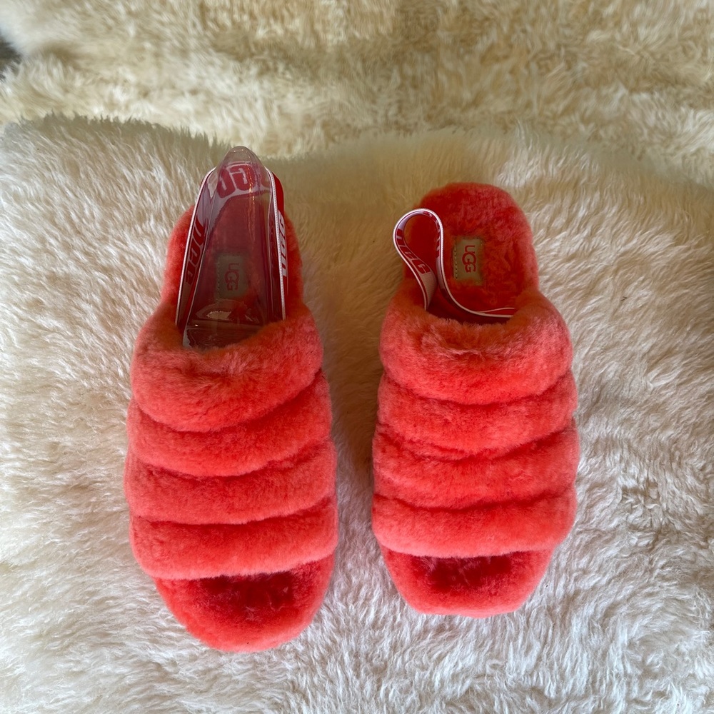 UGG Fluff Yeah size 9 orange slippers. NWT
